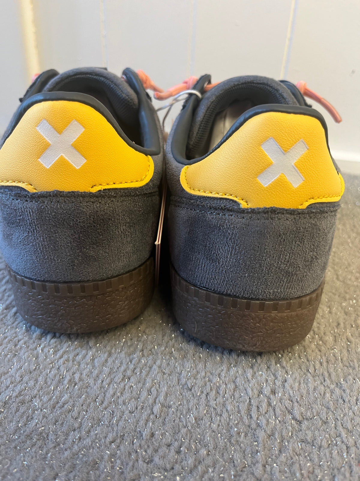 XTI Retro Trainer - Grey/Coral