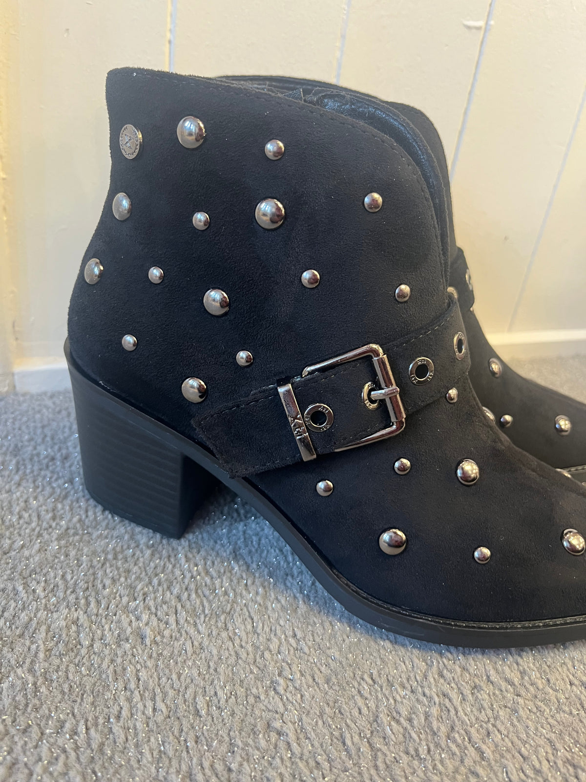 XTI Studded Low Heeled Boot - Black