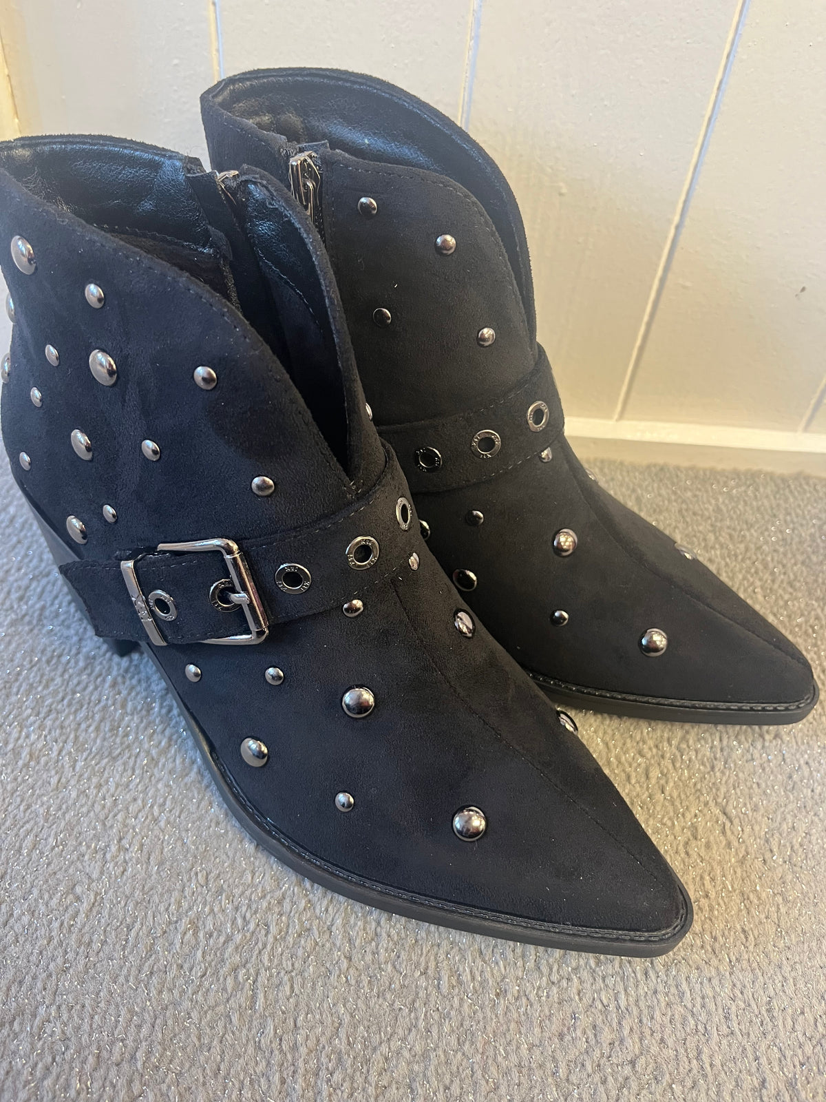 XTI Studded Low Heeled Boot - Black