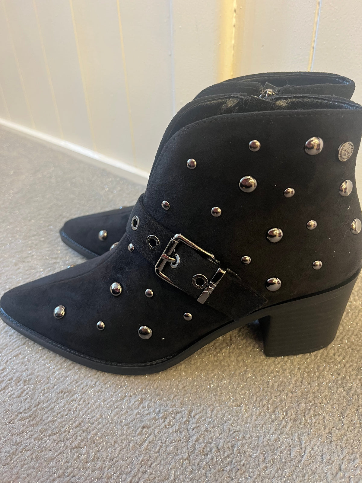 XTI Studded Low Heeled Boot - Black