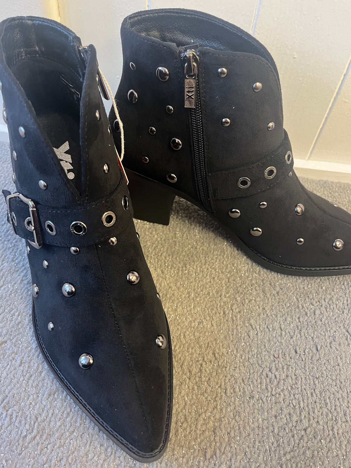 XTI Studded Low Heeled Boot - Black