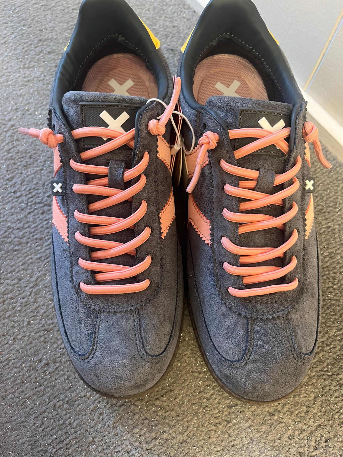 XTI Retro Trainer - Grey/Coral