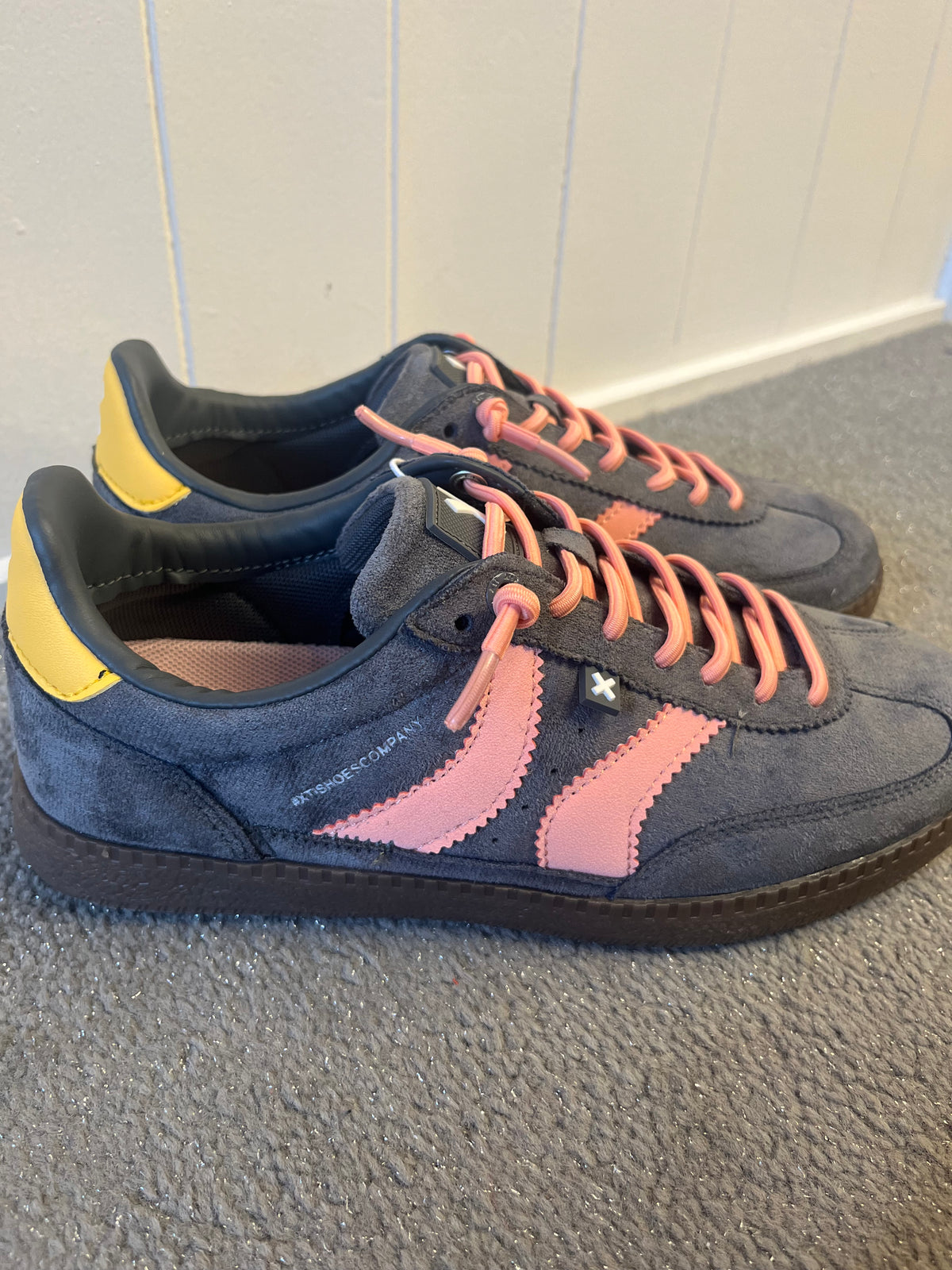 XTI Retro Trainer - Grey/Coral