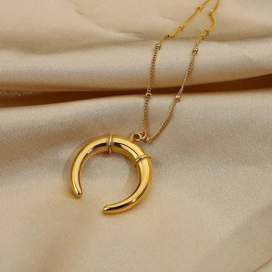 MG Vintage Horn Pendant Necklace