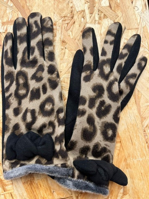 Leopard Print Gloves with Bow